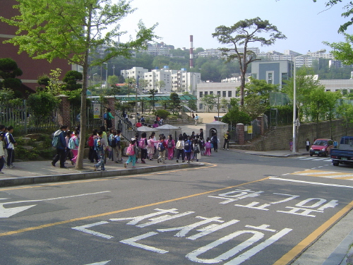 도시 학교 아이들의 등교시간 